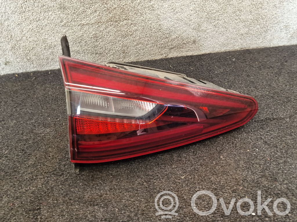 Alfa Romeo Stelvio Takaluukun takavalot 