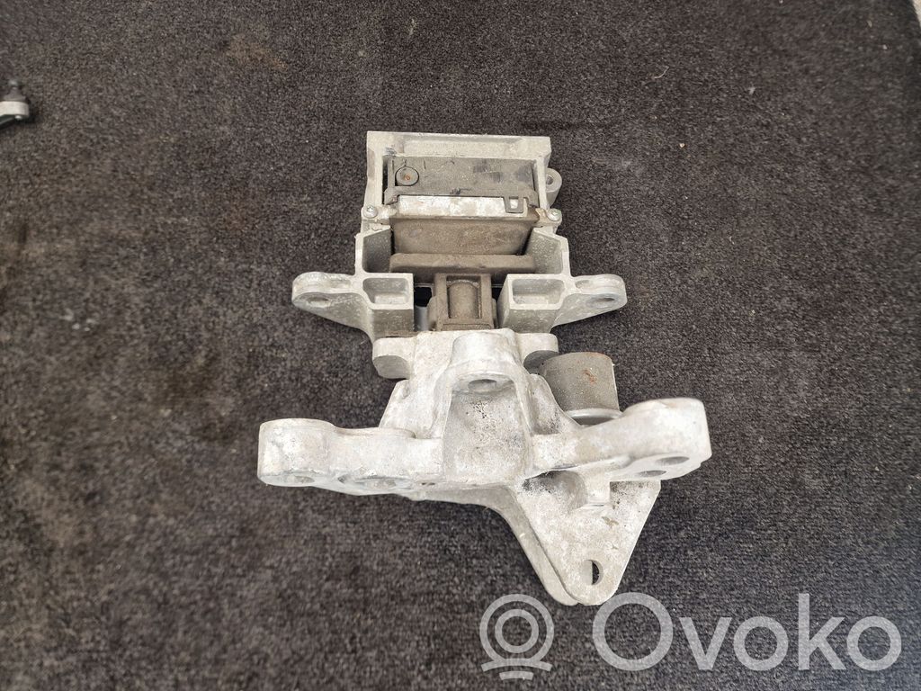 Land Rover Range Rover Evoque L551 Engine mount bracket 
