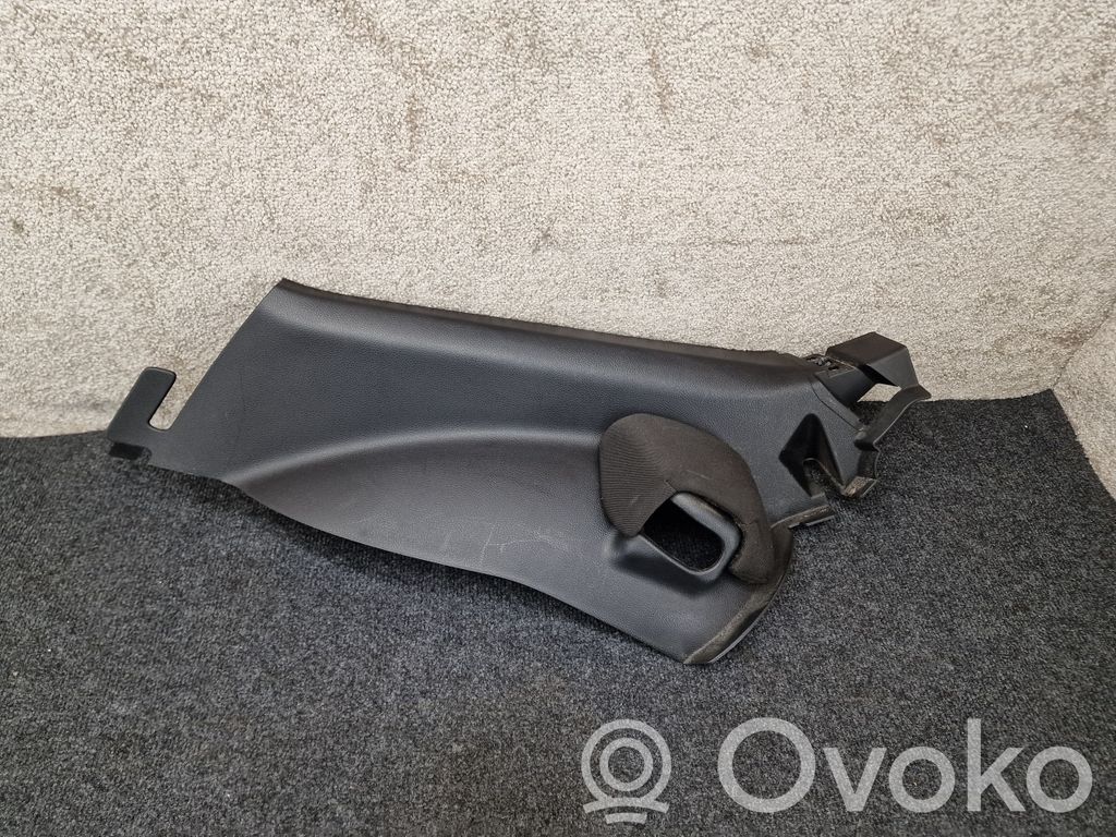 Opel Astra J Sānu dekoratīvā apdare pie aizmugurējā sēdekļa (apakšdaļa) 