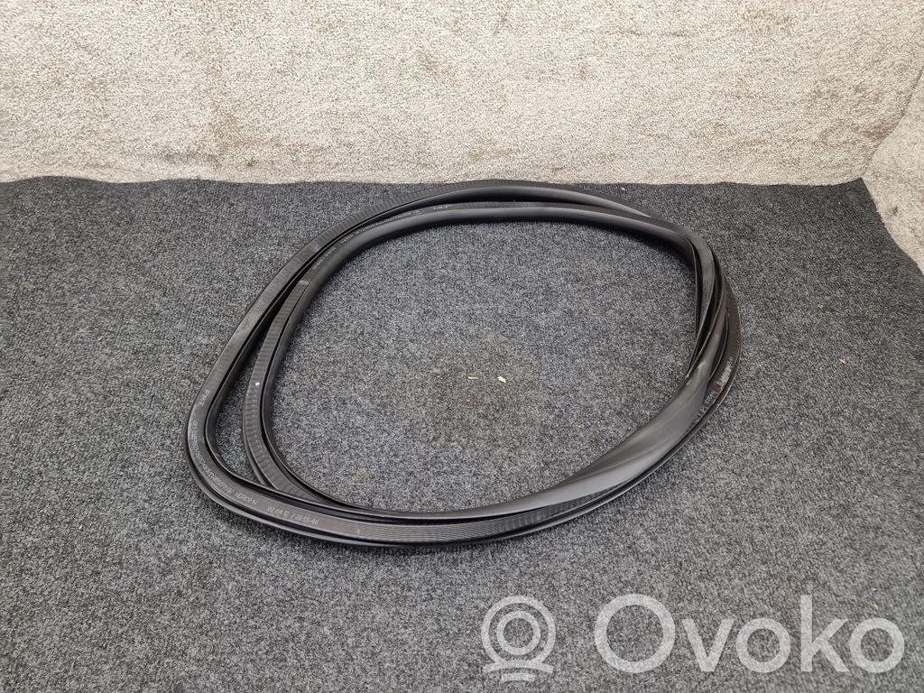 Opel Astra J Priekšpusē apdares gumija (virsbūvē) 