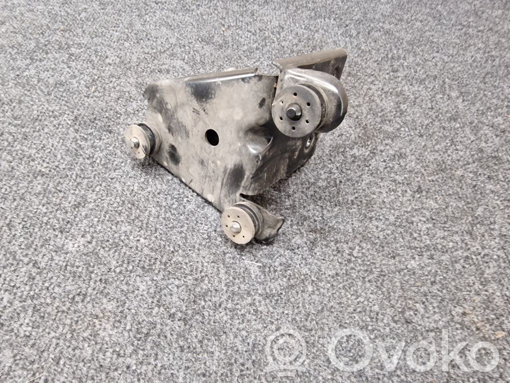 Audi A3 S3 8V Uchwyt / Mocowanie pompy ABS 