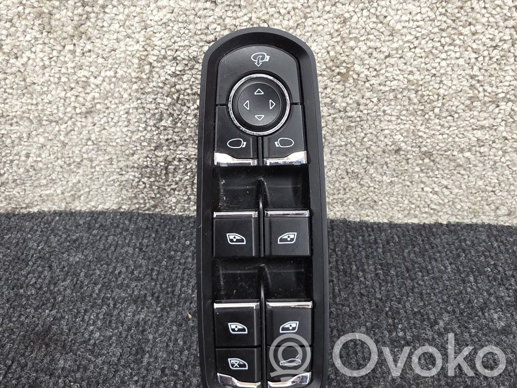 Porsche Cayenne (92A) Electric window control switch 