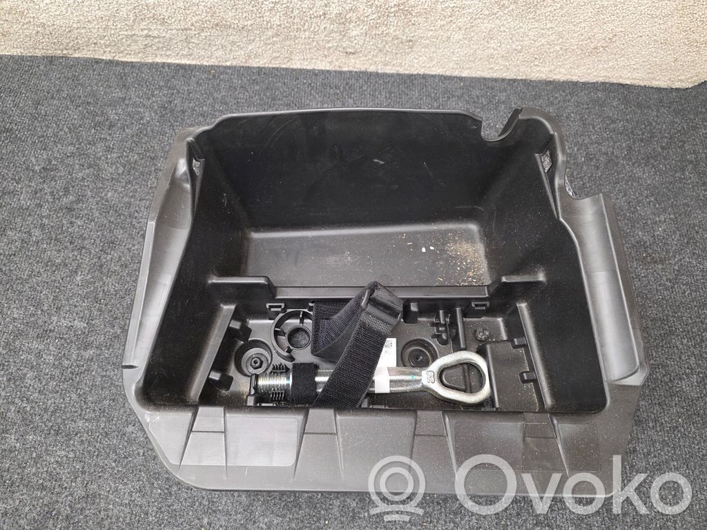 BMW 4 G22 G23 G24 G26 Mantu nodalījums stumbrs 