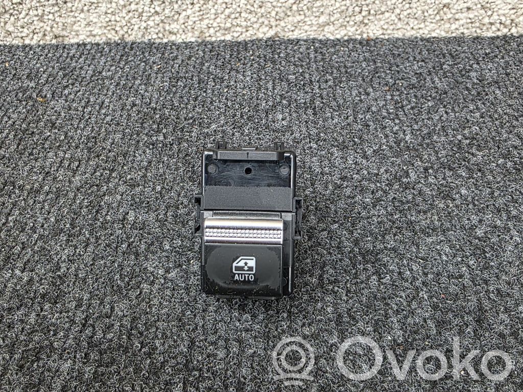 Renault Captur II Electric window control switch 