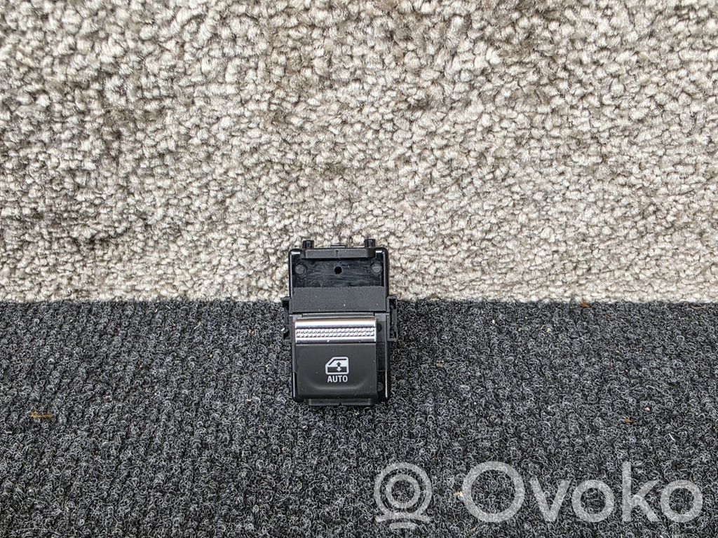 Renault Captur II Electric window control switch 