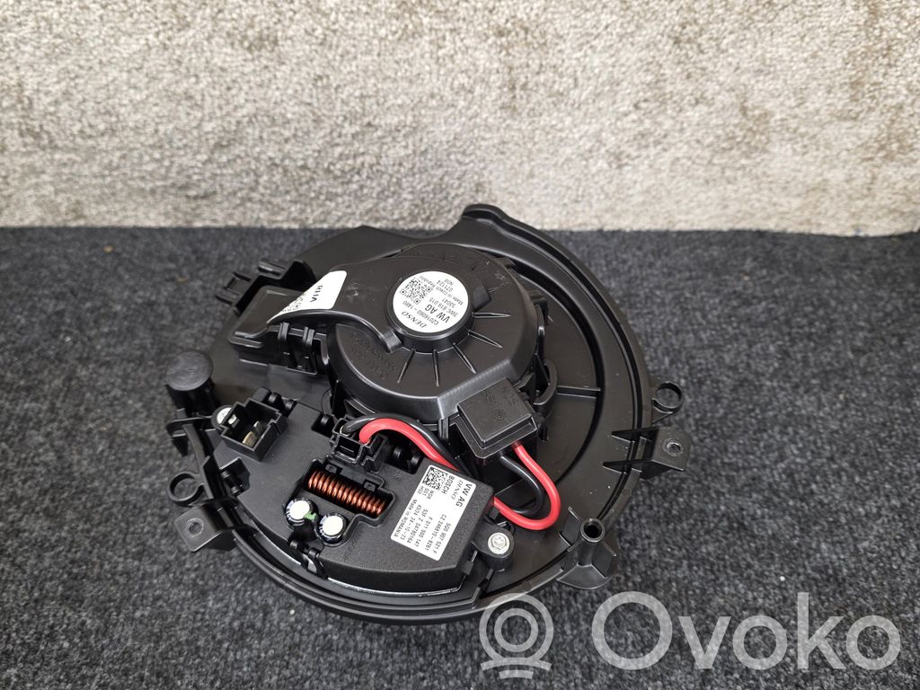 Skoda Octavia Mk4 Lämmittimen puhallin 