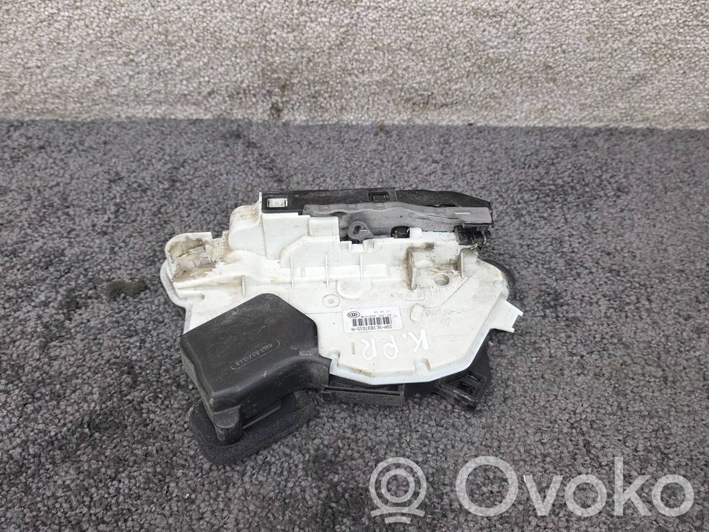 Volkswagen PASSAT B8 Priekinė durų spyna 
