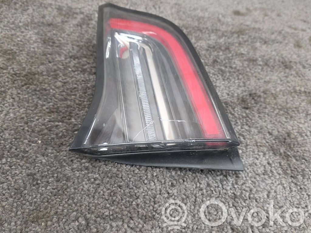 Tesla Model Y Takaluukun takavalot 