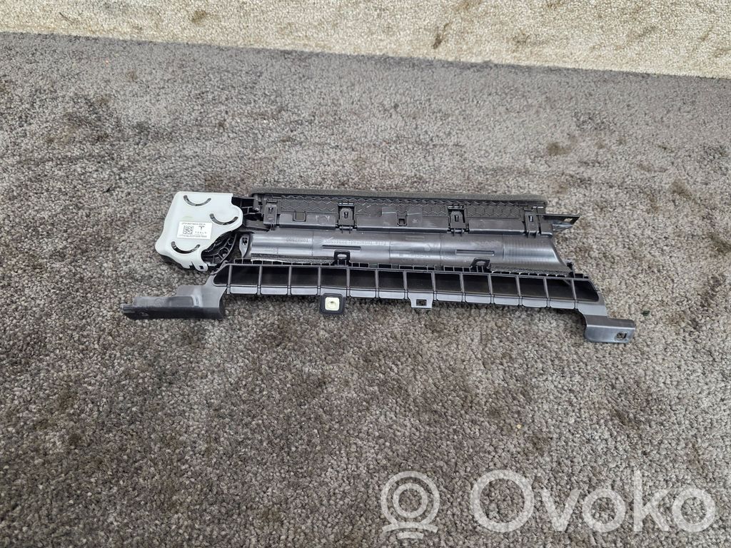 Tesla Model Y Lango oro grotelės 
