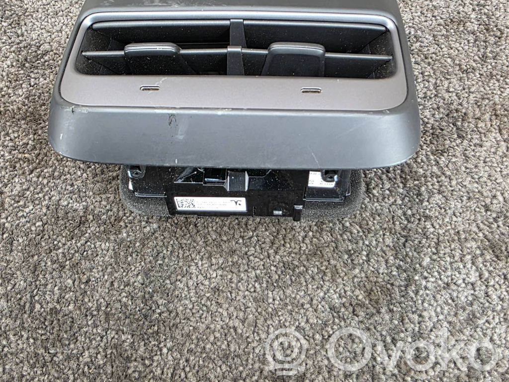 Tesla Model Y Enchufe conector USB 