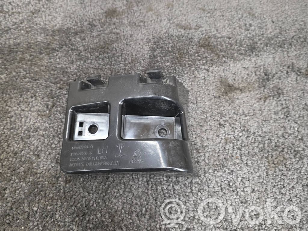 Tesla Model Y Suport montare bară spate 