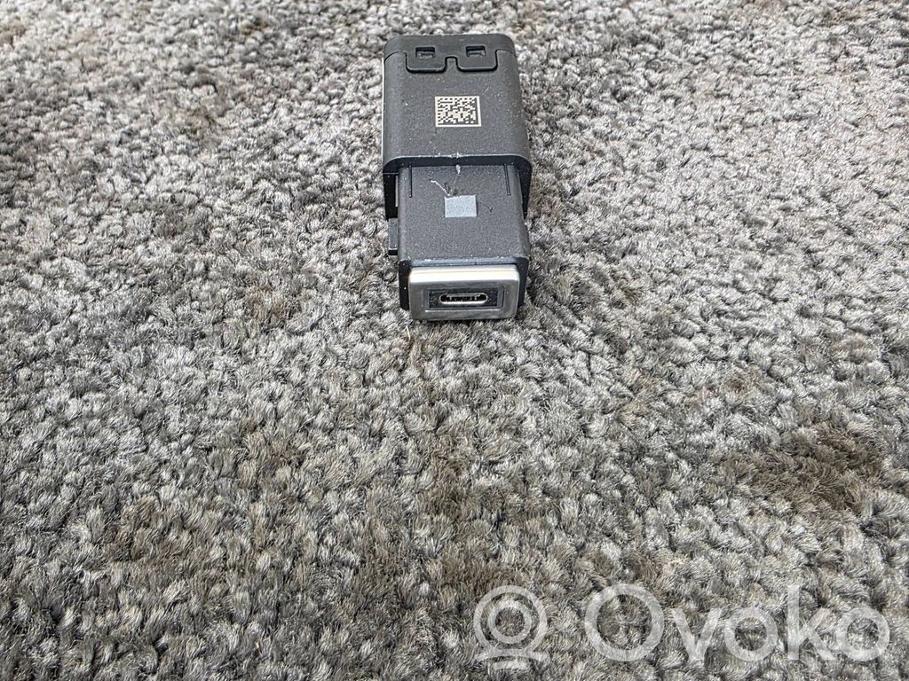 Citroen Berlingo USB socket connector 