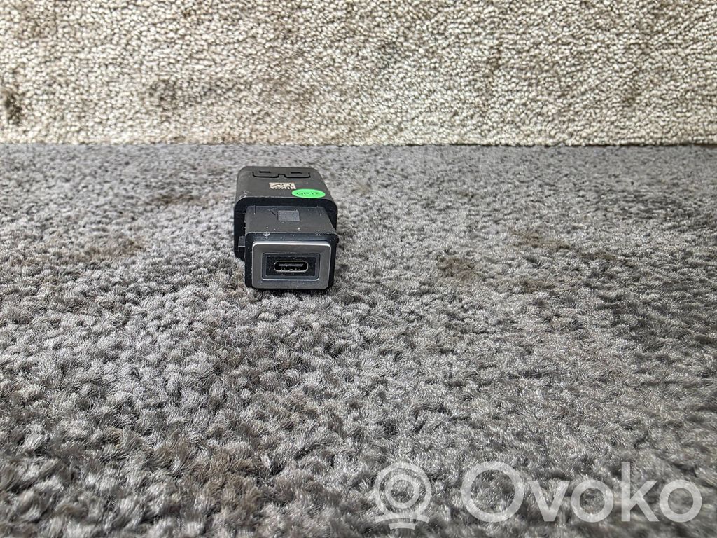 Citroen Berlingo USB socket connector 