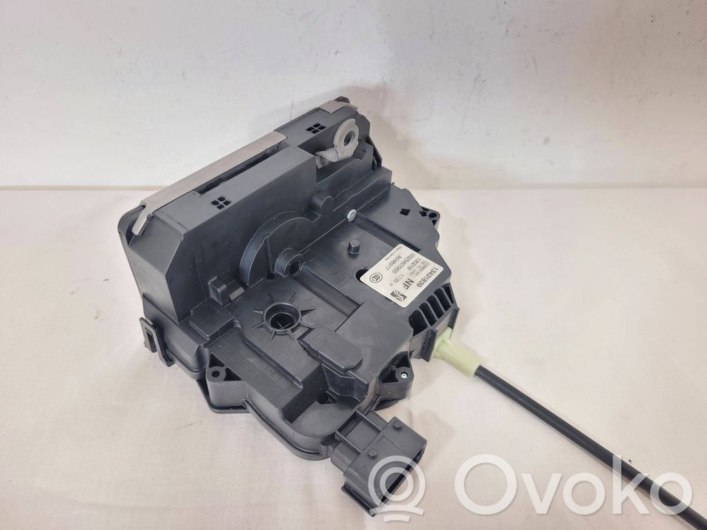 Opel Corsa E Front door lock 