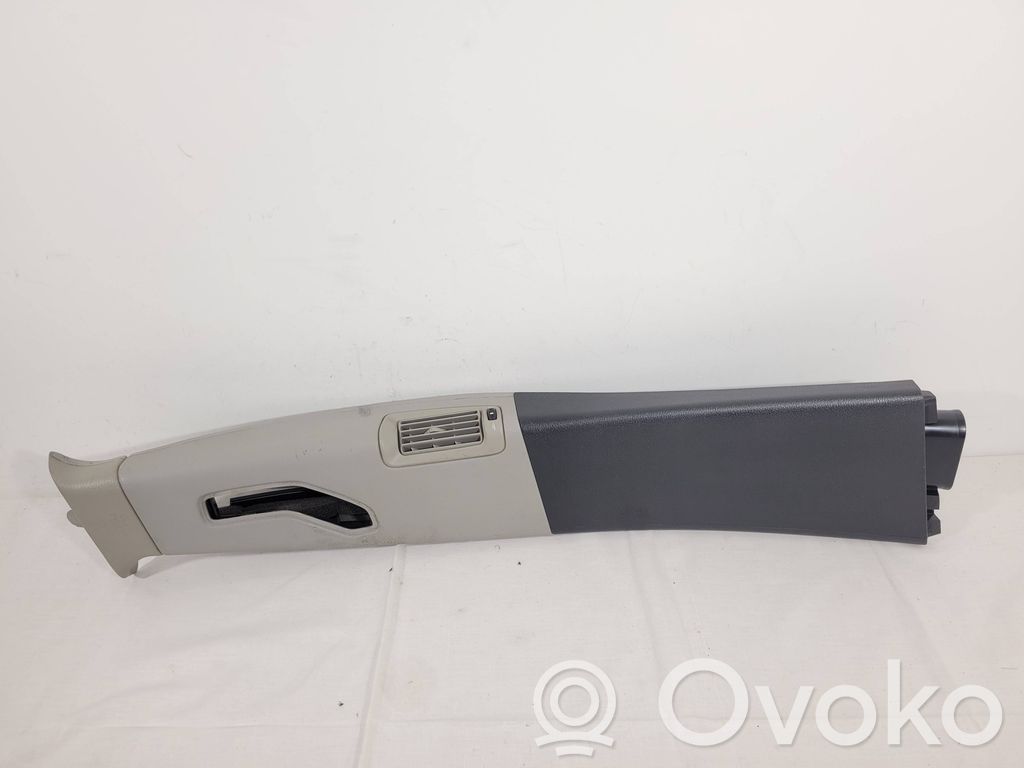 Volvo XC70 B-pilarin verhoilu (yläosa) 