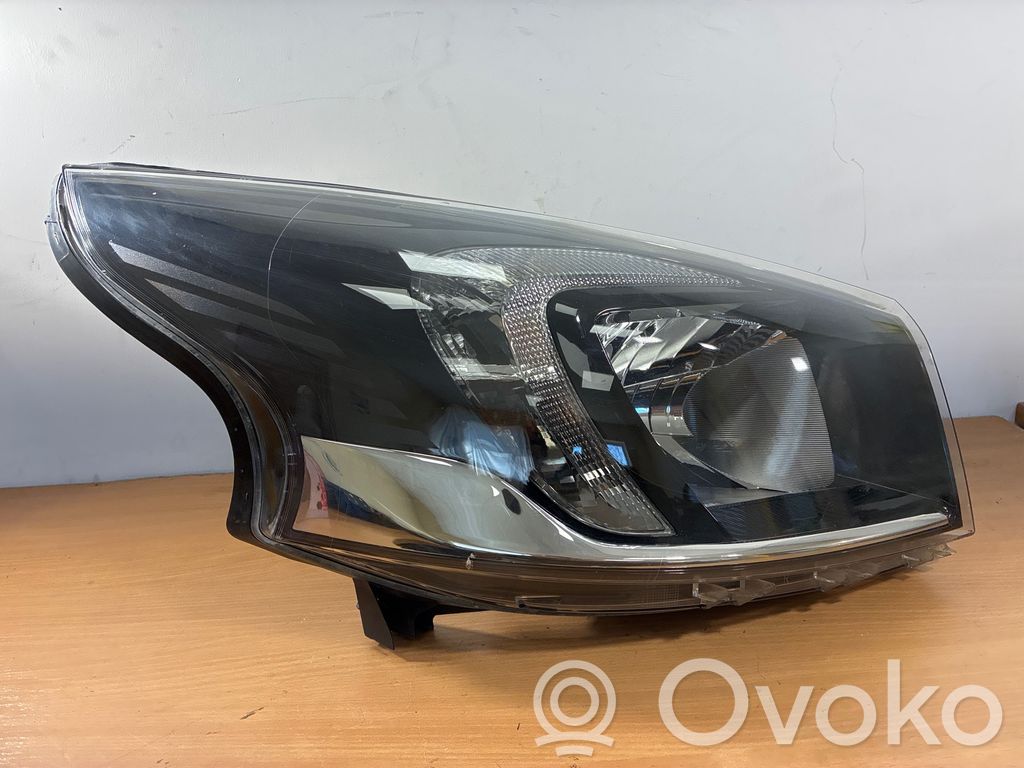 Opel Vivaro Scheinwerfer 