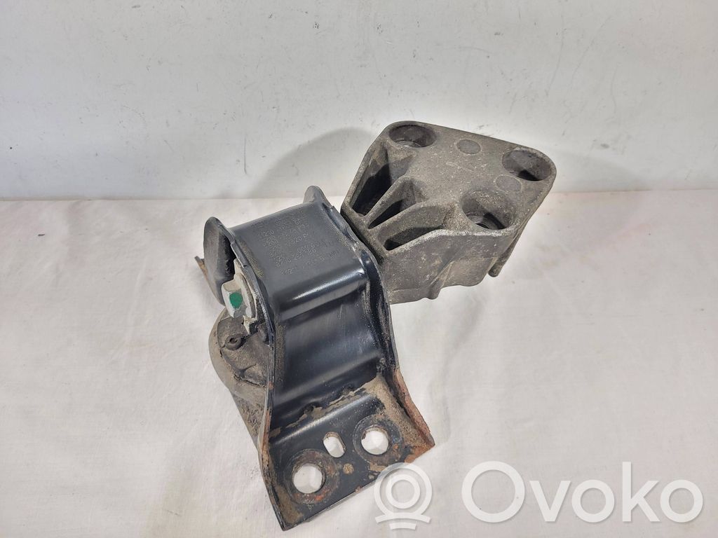 Renault Clio III Engine mount bracket 