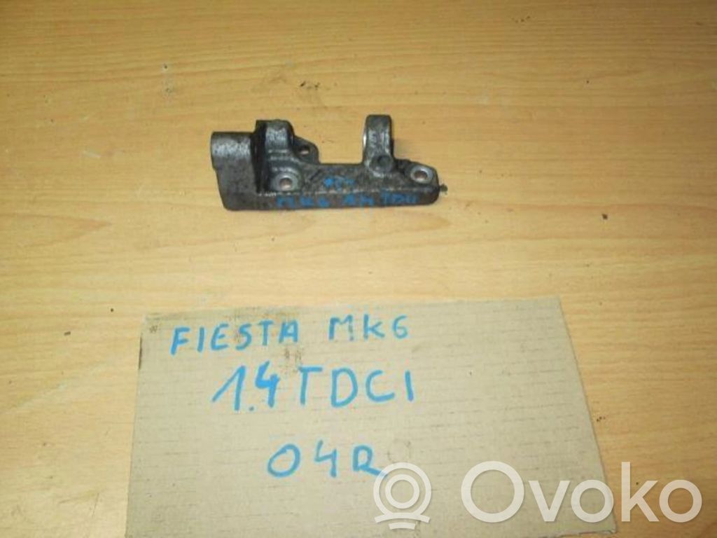Ford Fiesta Jäähdyttimen kannatin 