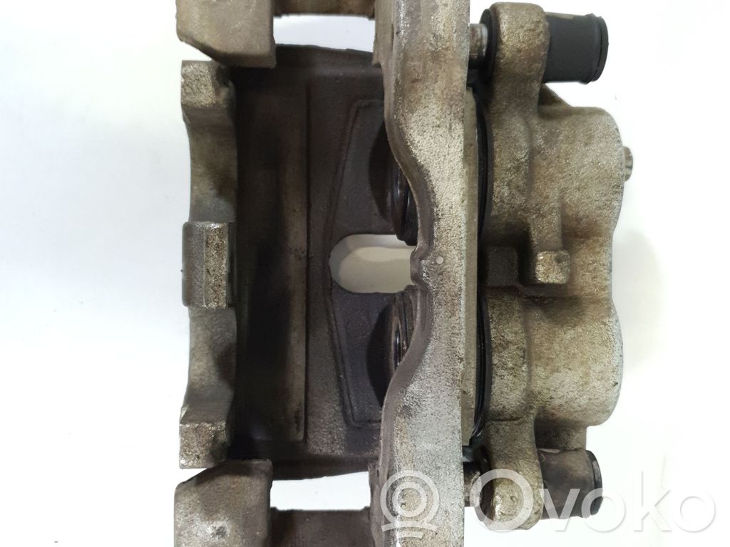 Etujarrusatula   68052363AB,68052371AA