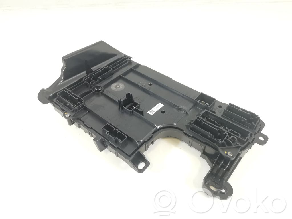Tesla Model 3 Comfort/convenience module 