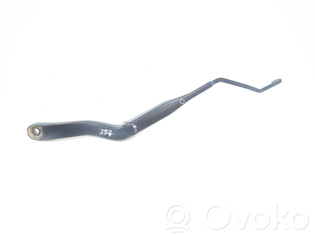Dodge RAM Front wiper blade arm 