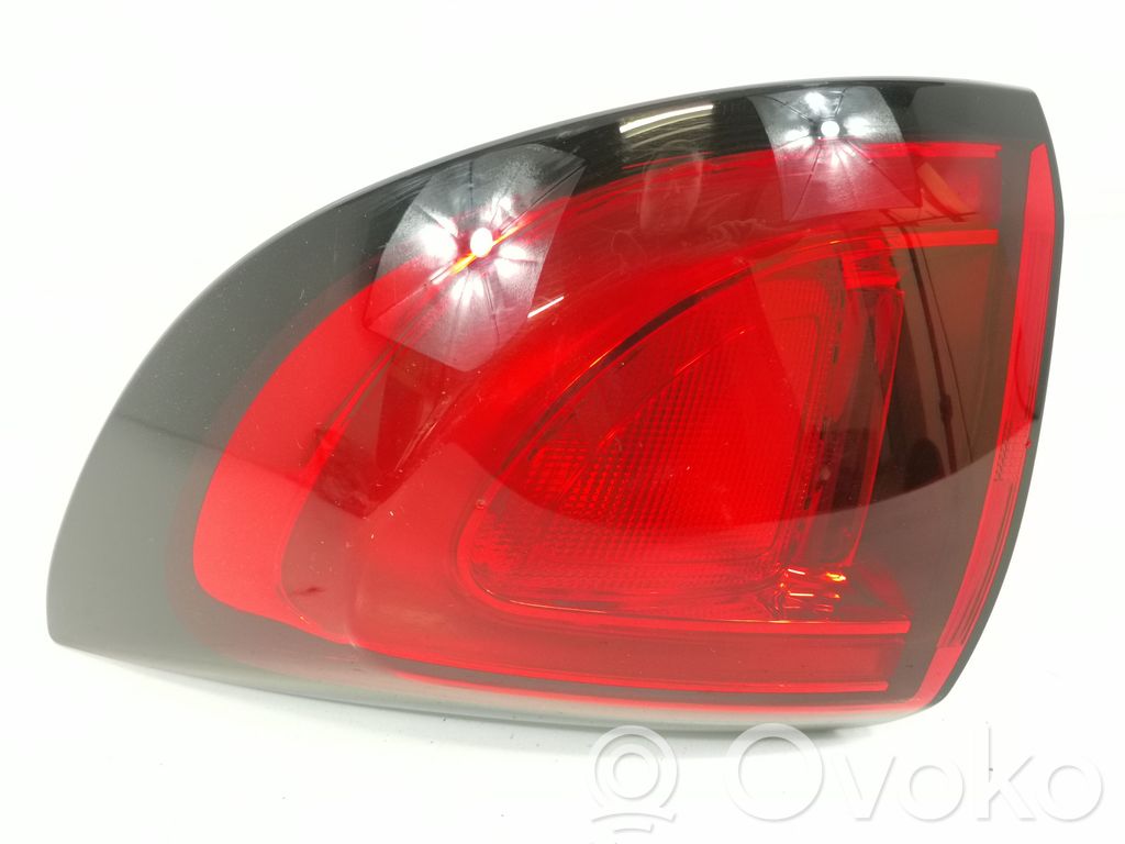 Chrysler Pacifica Rear/tail lights 