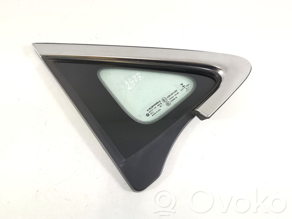 Chrysler Pacifica Ventanilla de ventilación de la puerta delantera cuatro puertas 