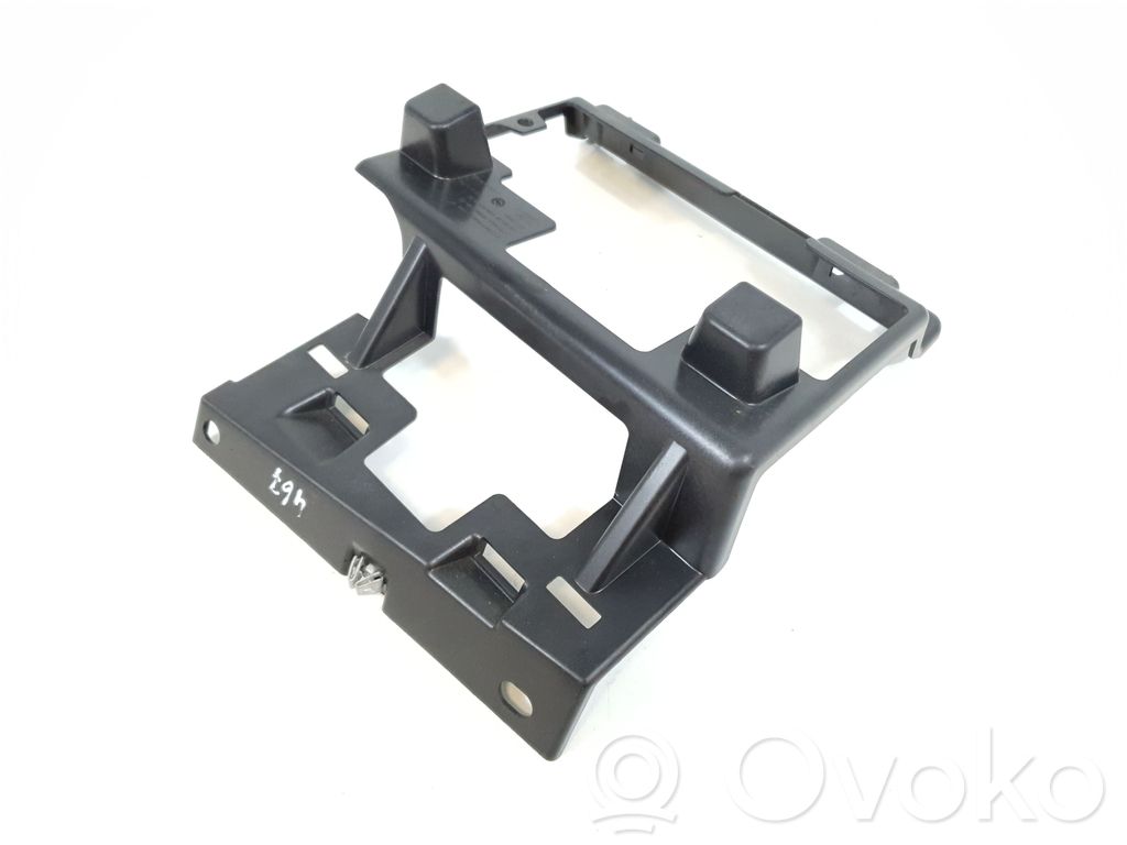 Tesla Model S Kita salono detalė 