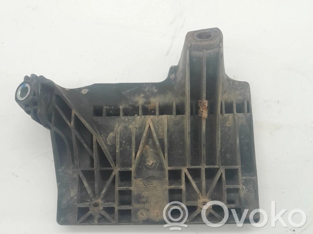 Ford Mondeo MK IV Muu moottoritilan osa 
