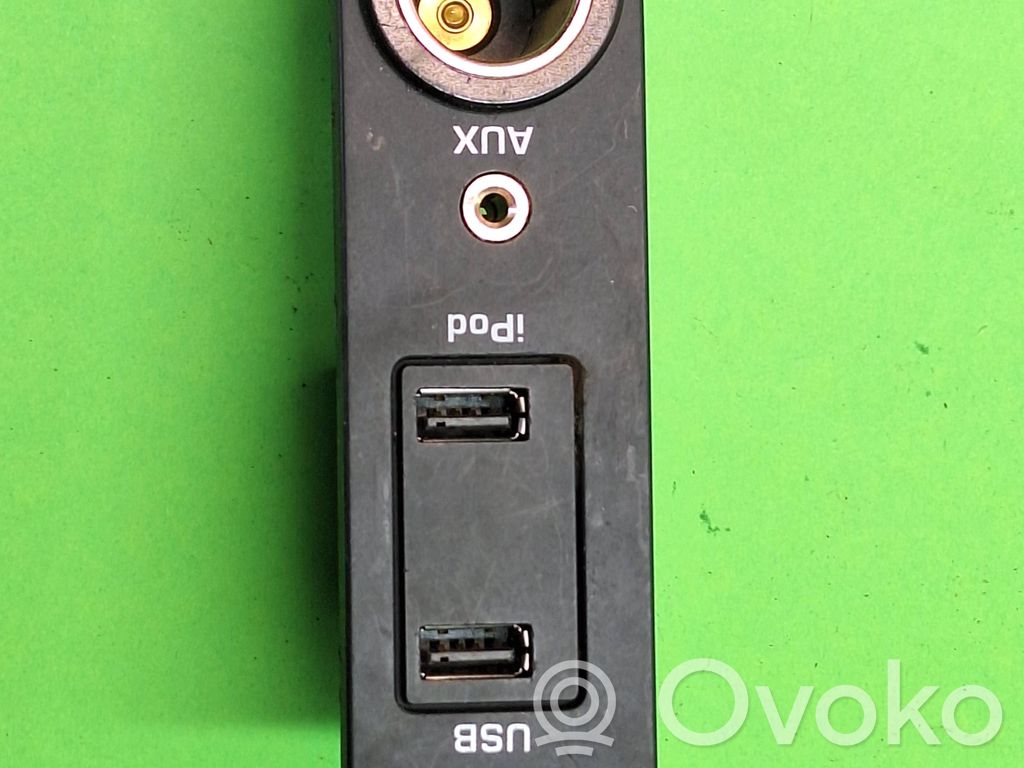 Land Rover Evoque I Enchufe conector entrada auxiliar 