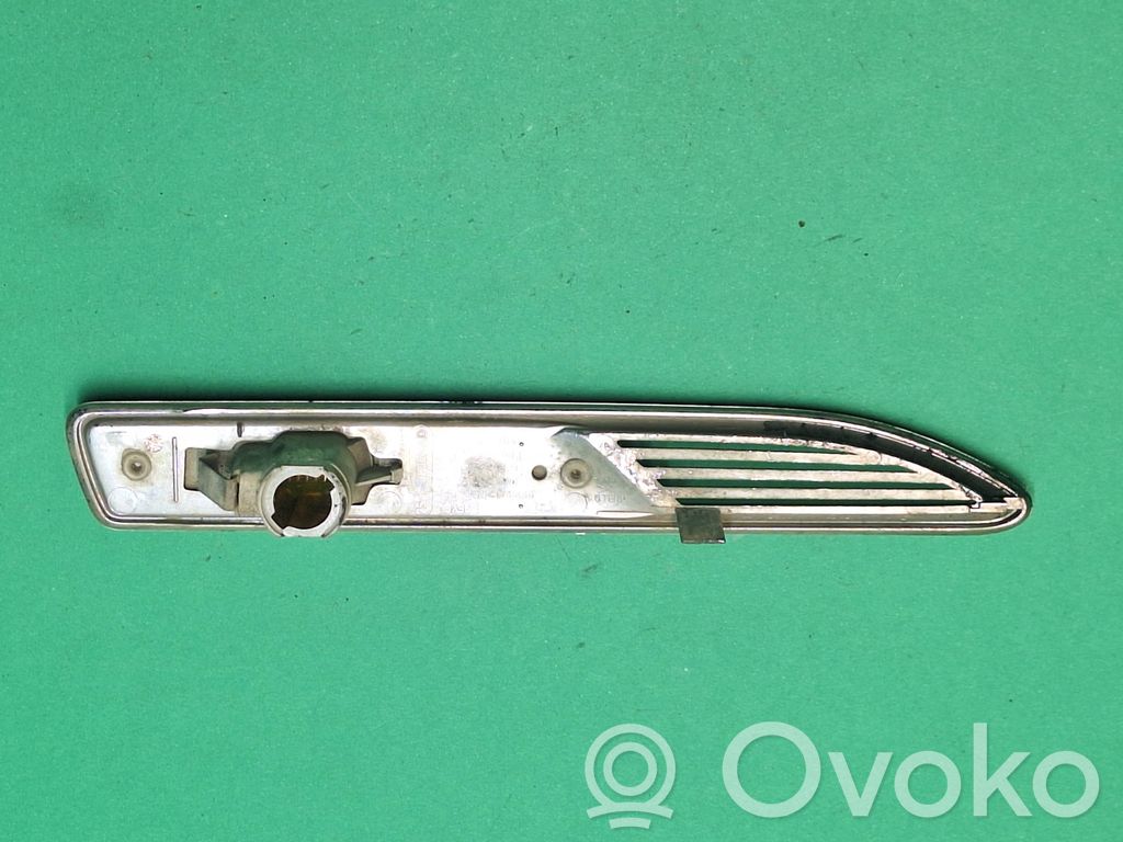 Ford Mondeo MK IV Front fender indicator light 