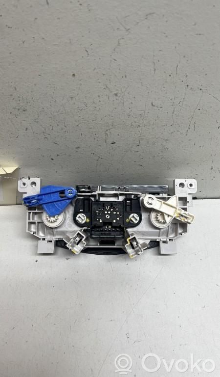 Dacia Duster Climate control unit 