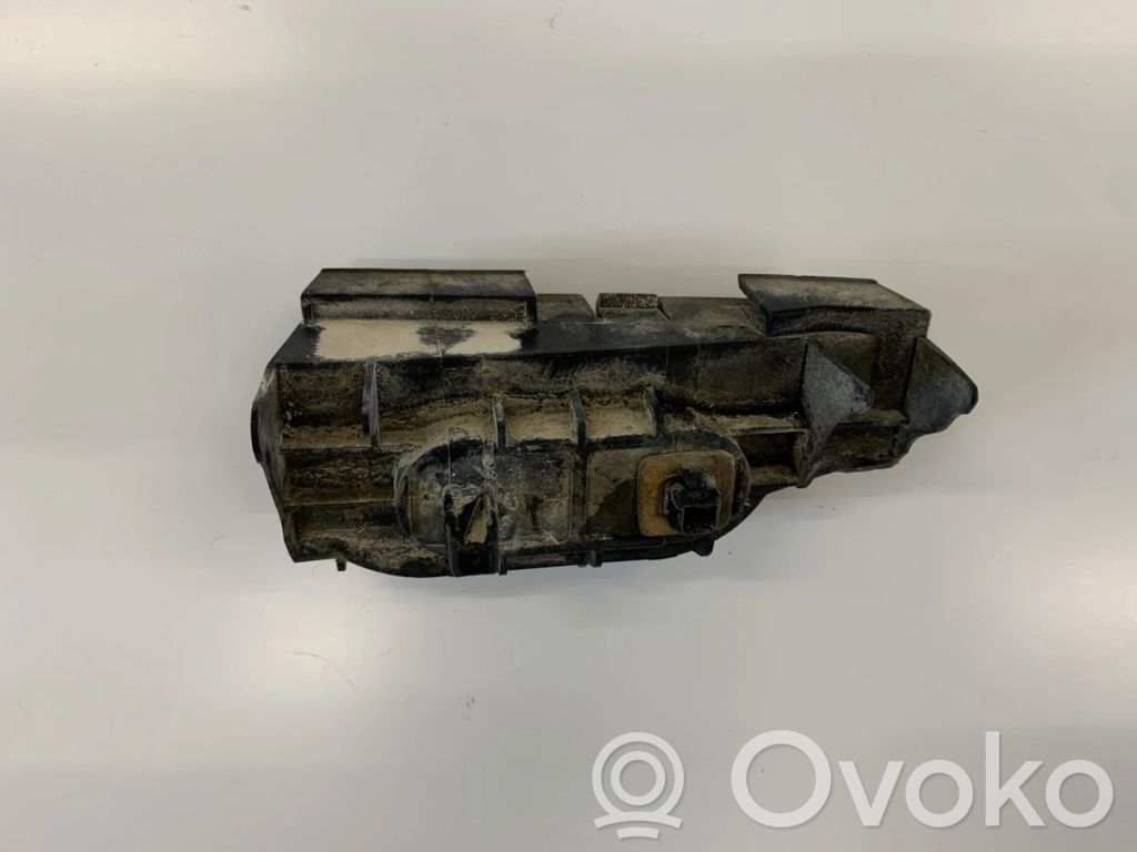 Rear bumper mounting bracket