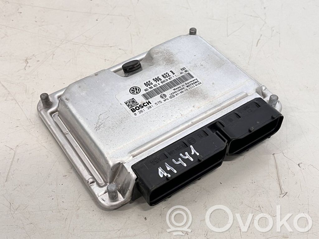 Volkswagen Touran I Engine control unit/module 