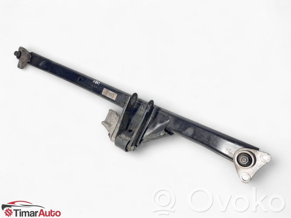 Volvo XC70 Engine mounting bracket 