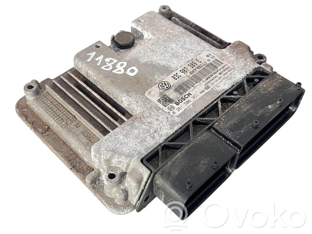 Volkswagen PASSAT B7 Engine control unit/module 