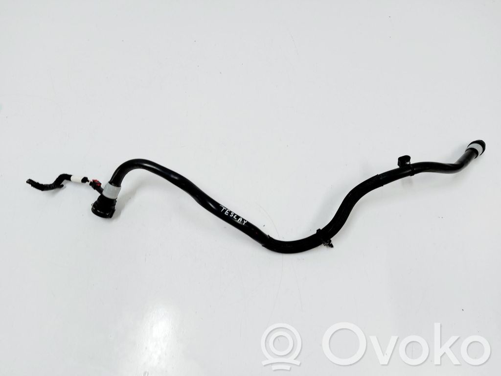 Tesla Model Y Engine coolant pipe/hose 