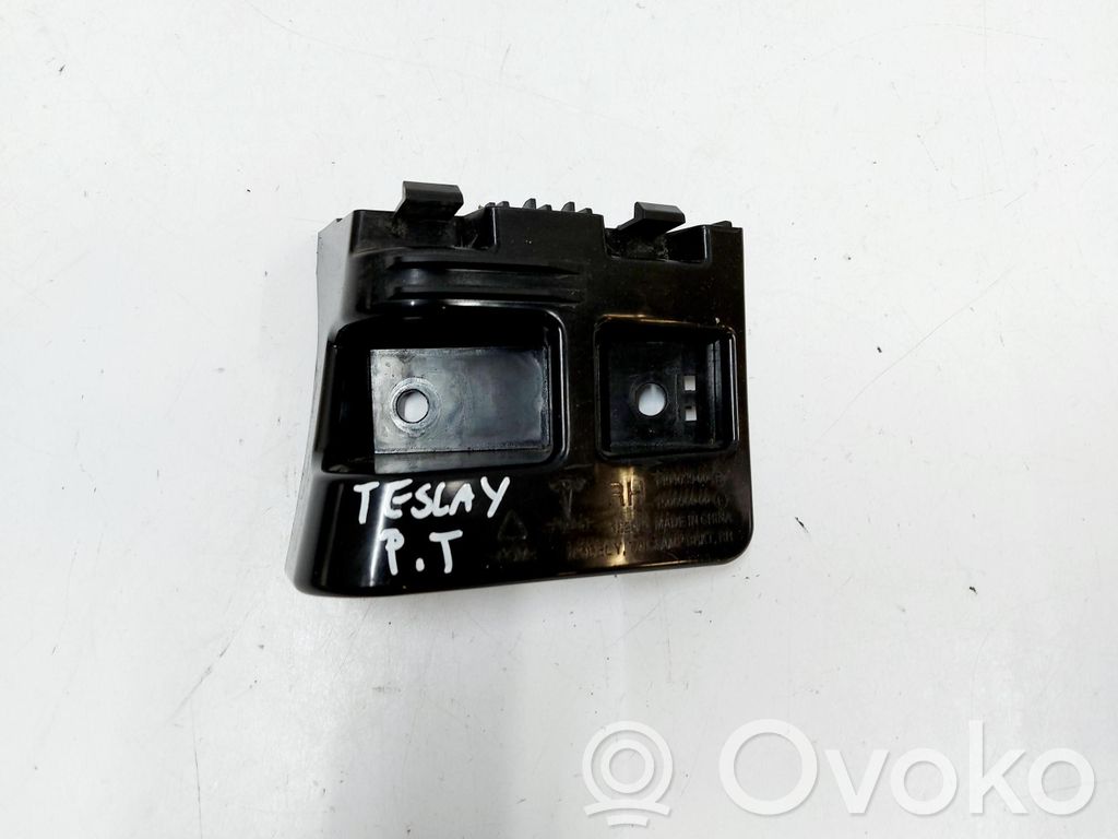 Tesla Model Y Takapuskurin kannake 