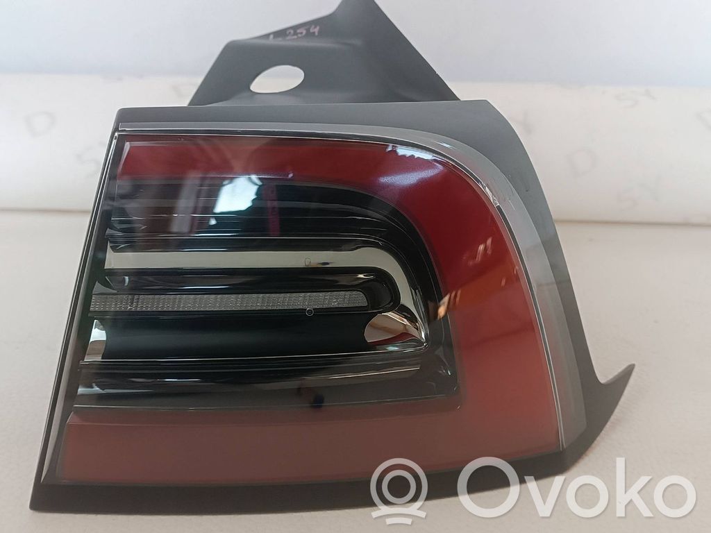 Tesla Model 3 Takavalot 