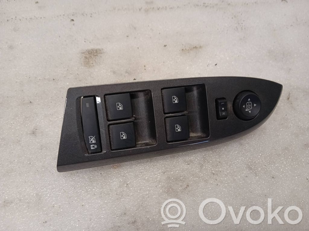 Chevrolet Volt I Electric window control switch 
