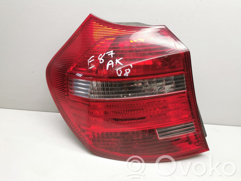 BMW 1 E81 E87 Aizmugurējais lukturis virsbūvē 