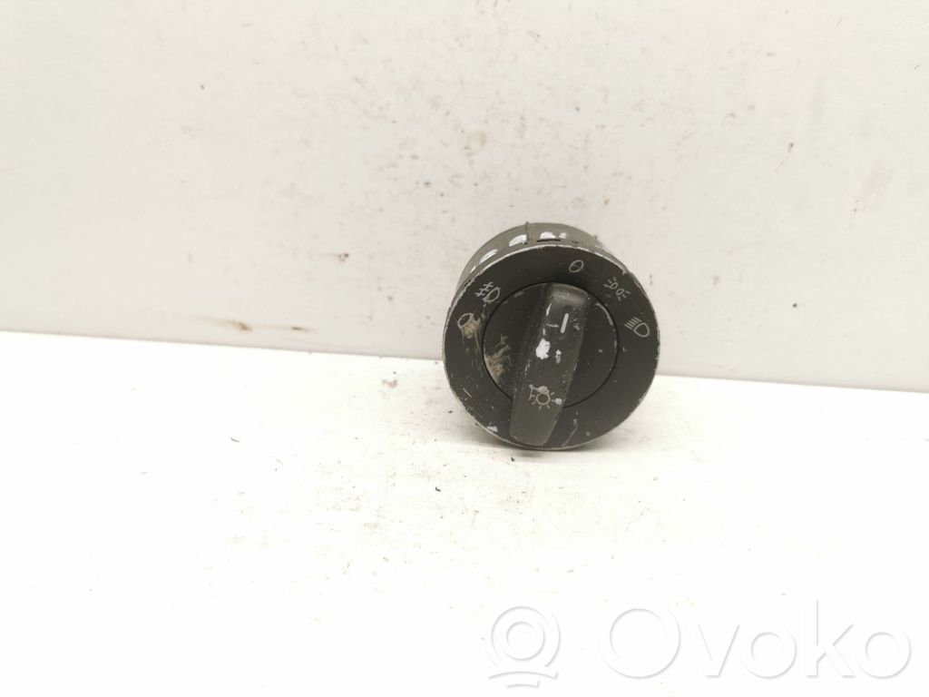 Volkswagen Touran I Light switch 