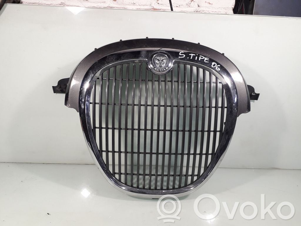 Rejilla superior del radiador del parachoques delantero   43838A133DB,80204,4R838A100AB