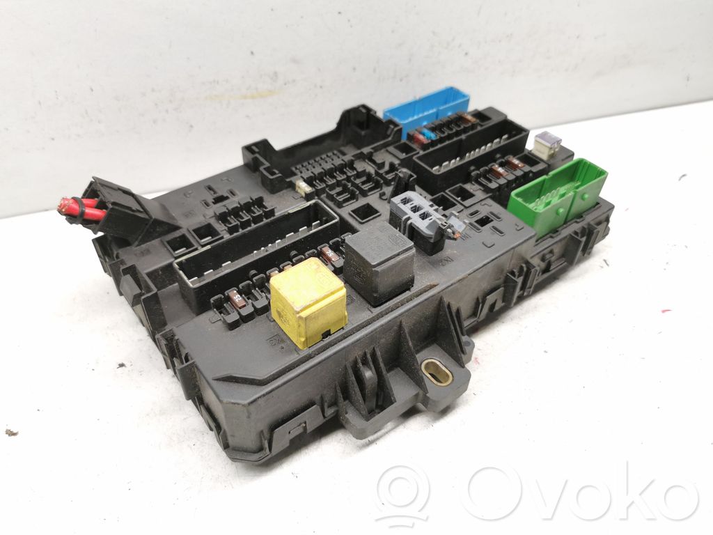Opel Astra H Fuse module 