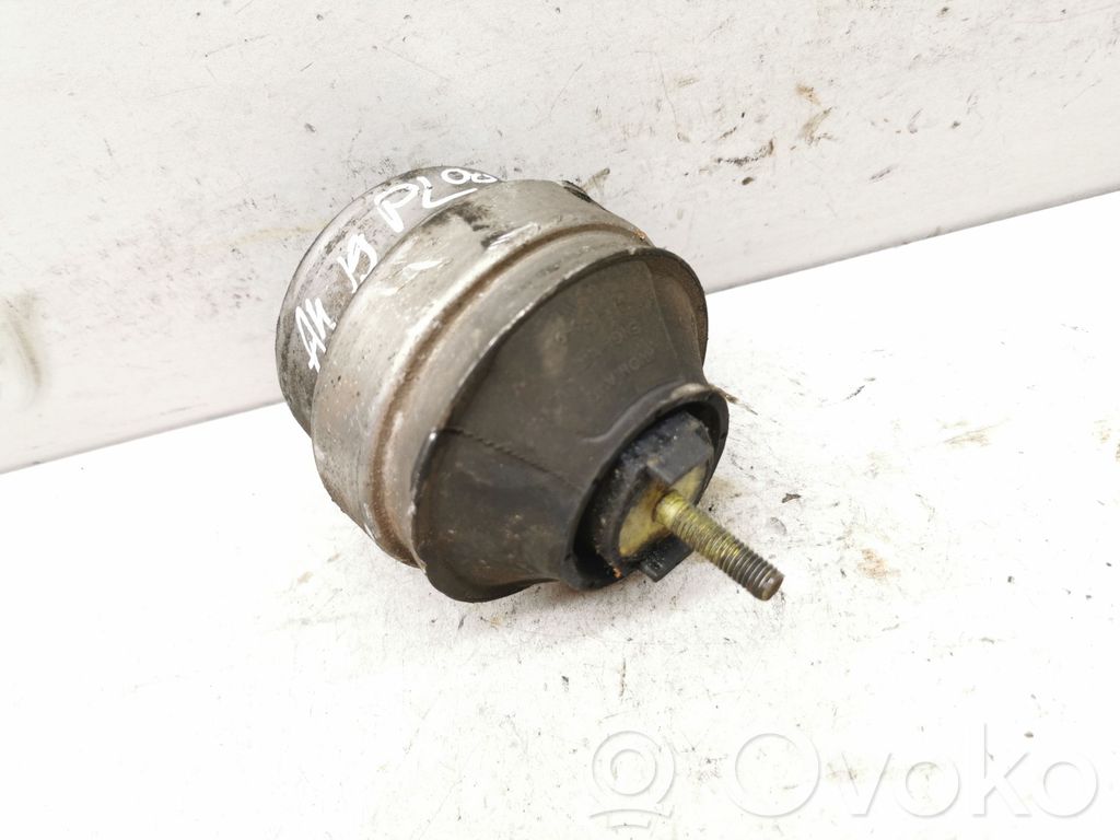 Audi A4 S4 B5 8D Engine mount bracket 