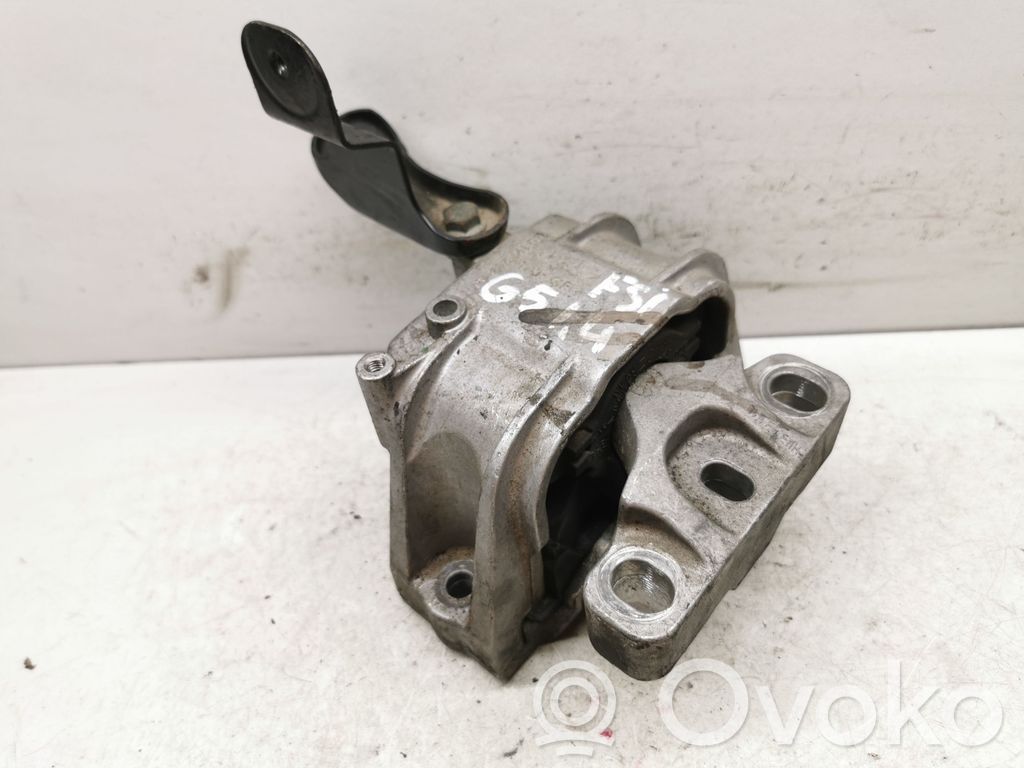 Volkswagen Golf V Engine mount bracket 