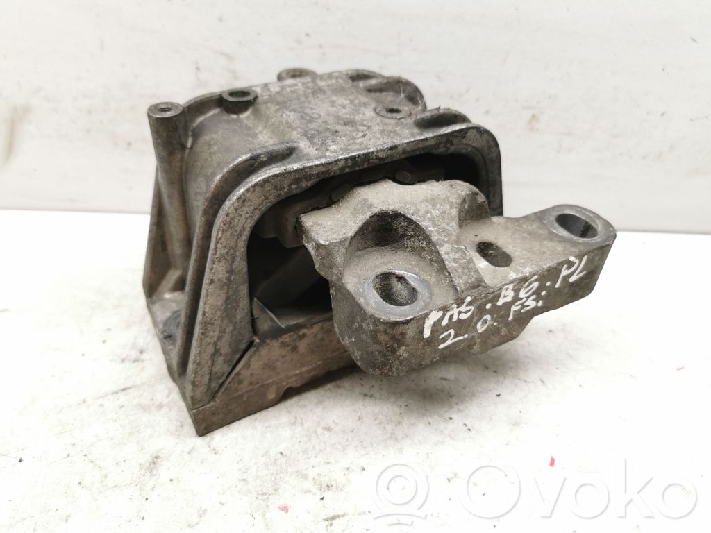 Volkswagen PASSAT B6 Engine mount bracket 