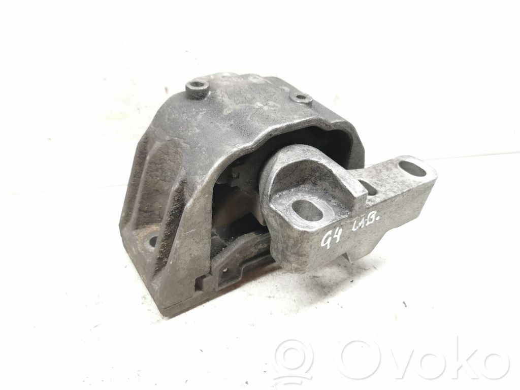 Volkswagen Golf IV Engine mount bracket 