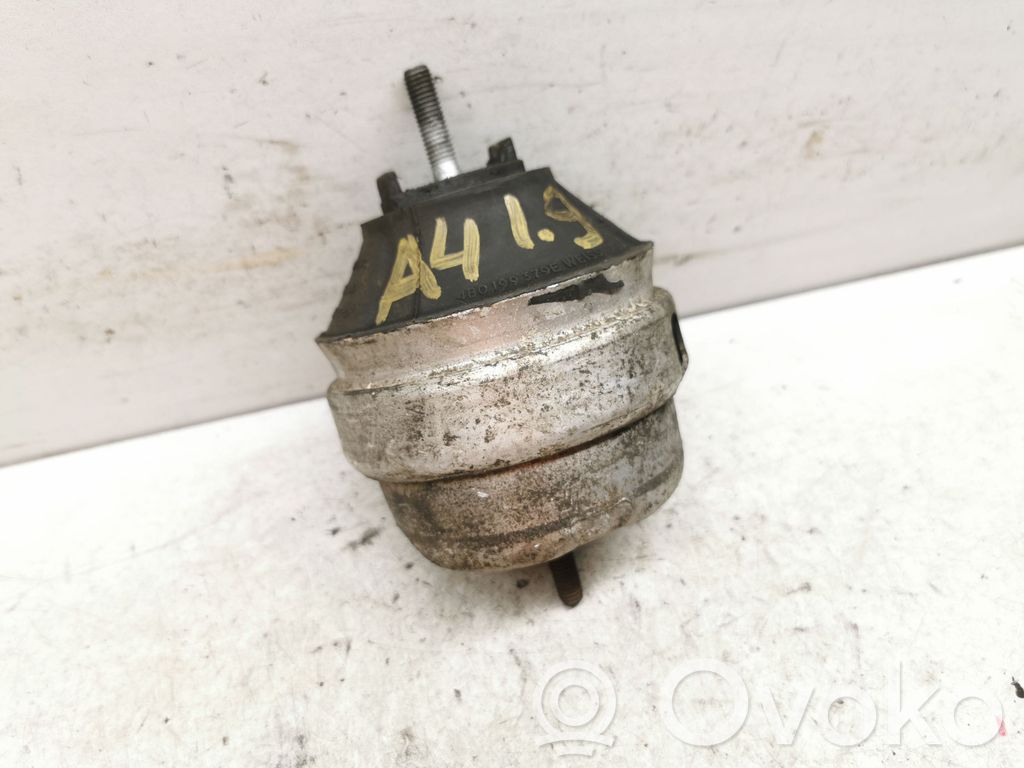 Audi A4 S4 B5 8D Engine mount bracket 
