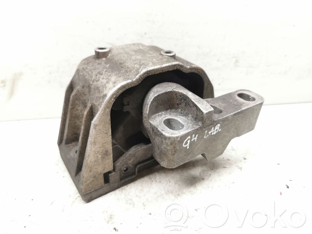 Volkswagen Golf IV Engine mount bracket 